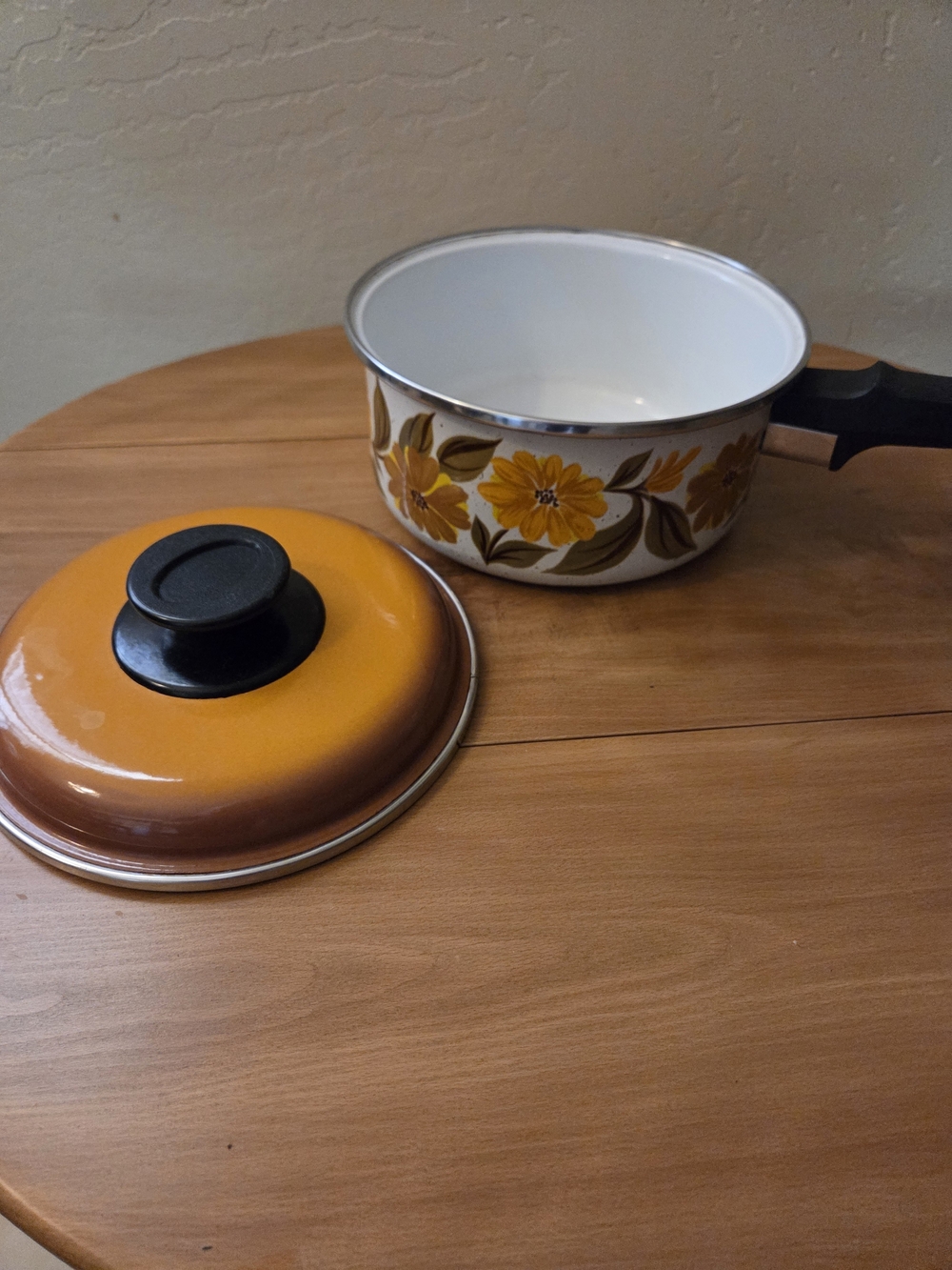 Yellow Floral Enamel Vintage 1970s Capri Saucepan with Lid and Black Handle - Picture 2 of 6